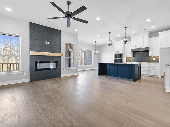 4th image of 9208 Wooddale Dr