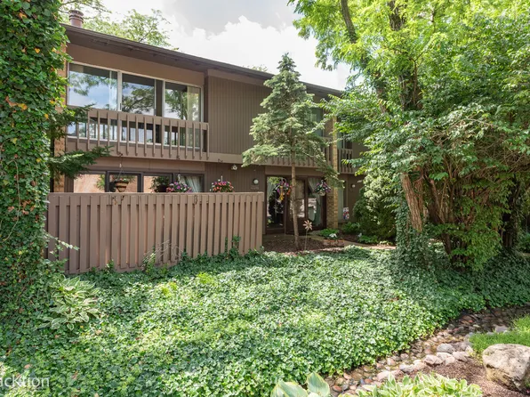 5917 Oakwood Dr #141-E, Lisle, IL 60532