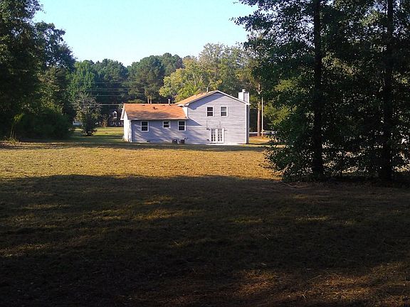 4th image of 195 Marilyn Dr E