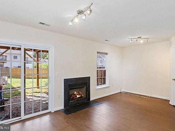 3rd image of 105 Galway Ln