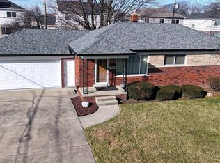 33121 Defour Dr, Sterling Heights, MI 48310