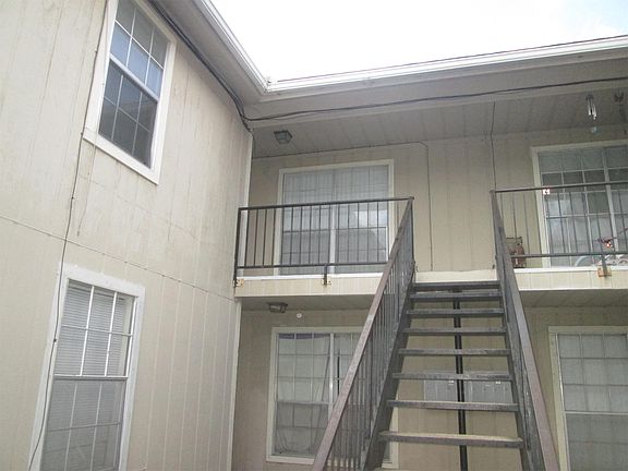 2nd image of 4727 Greenwood Dr APT 7