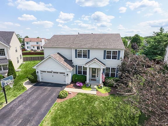 2nd image of 929 Oxford Ct