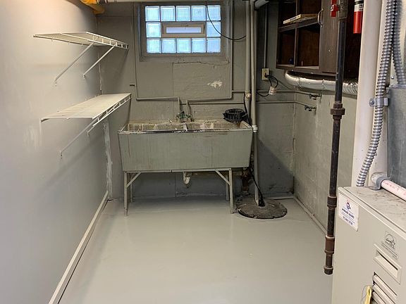 3rd image of 6921 Dianna Dr