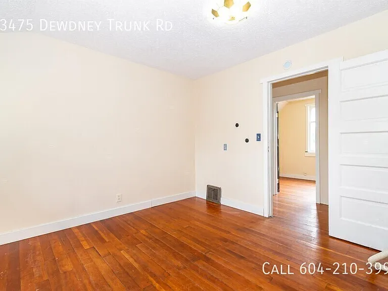 33475 Dewdney Trunk Rd — Photo 14