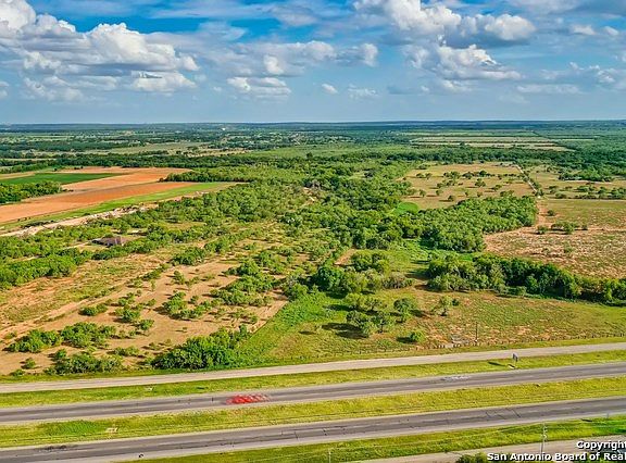4th image of 14946 Interstate Highway 35 S
