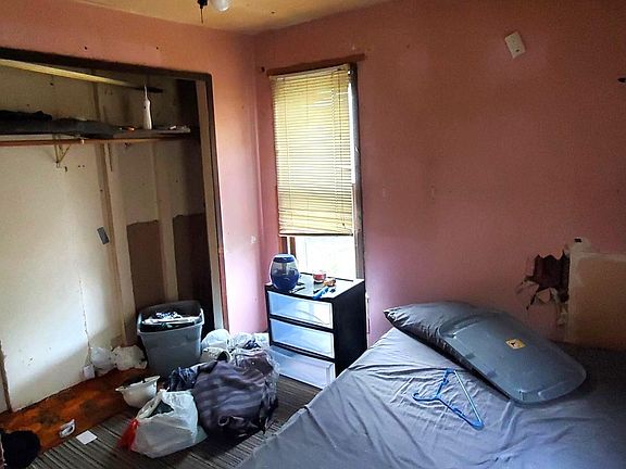 5th image of 310 N Walnut St