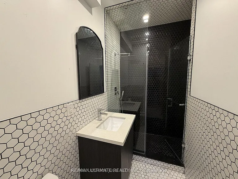 432 Saint Clarens Ave #203 — Photo 8