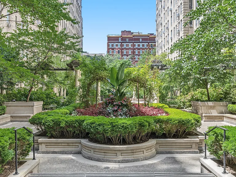 333 W 56th St #3C — Photo 6