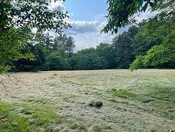 4th image of 349 Old Fall River Rd
