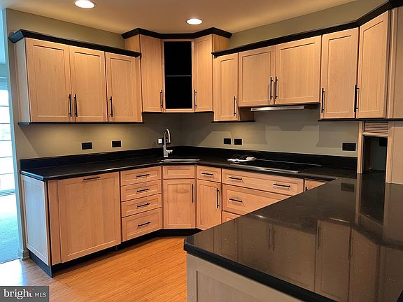 5th image of 3849 Farmstead Dr