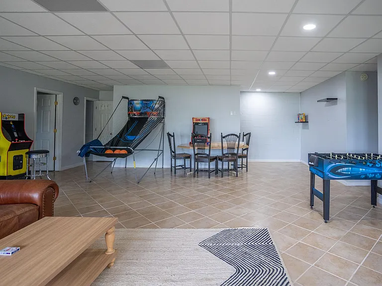 218 Long Island Dr — Photo 34