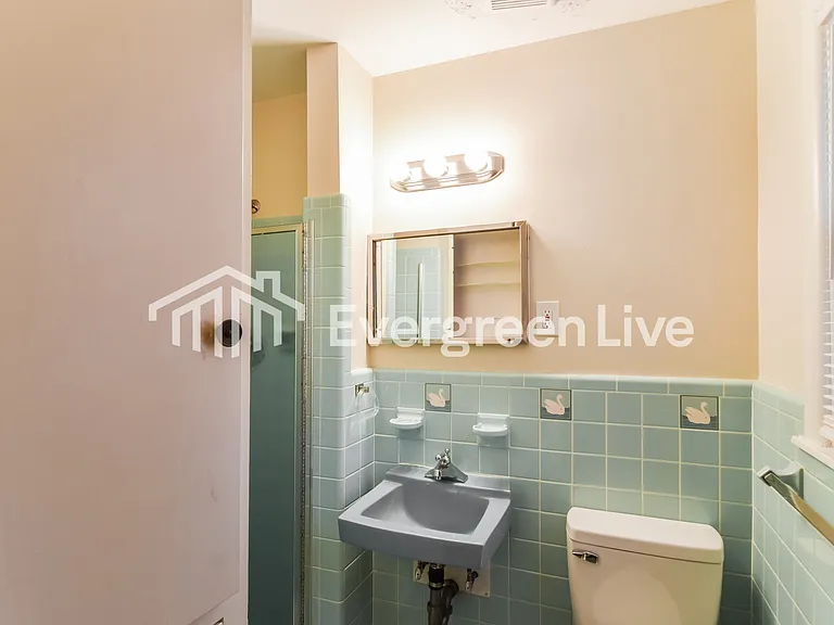 515 Chatsworth Dr — Photo 8