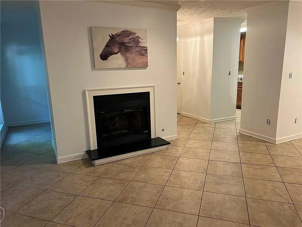 1 bed, 1.0 bath, 982 sqft, $1,595 — Photo 3