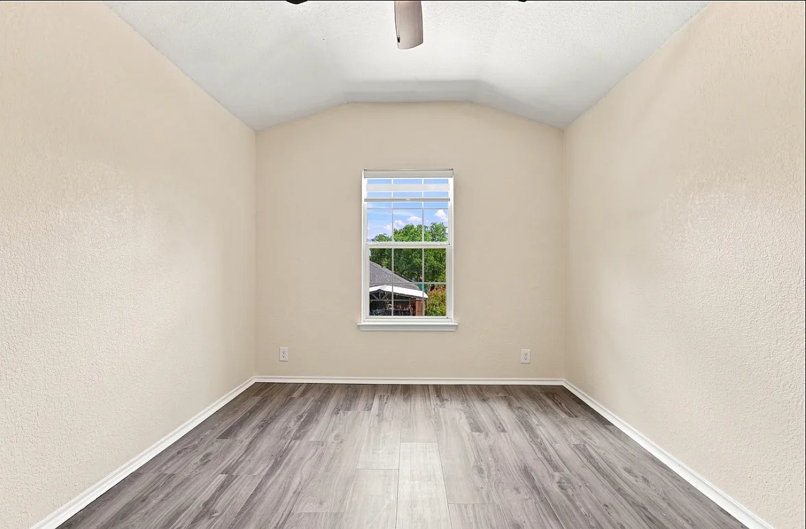 4 bed, 2.5 bath, 2127 sqft, $11,000 — Photo 4