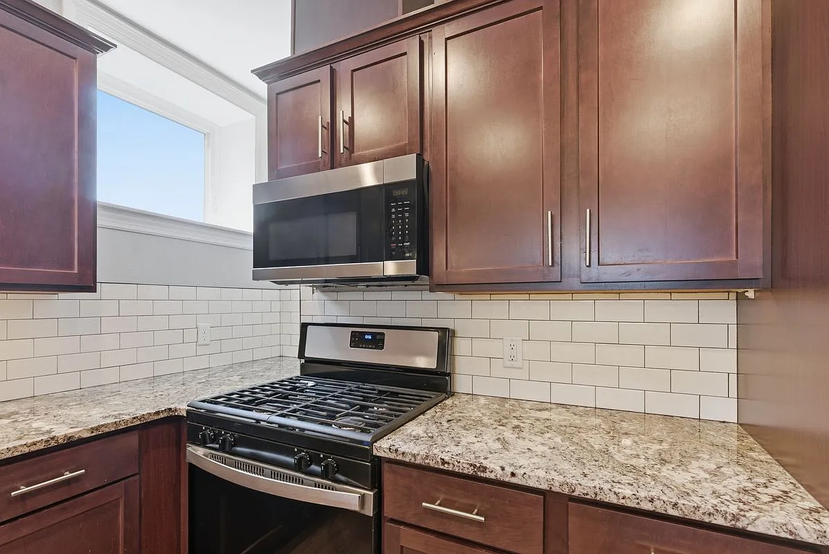 2 bed, 2.5 bath, 1688 sqft, $3,295 — Photo 4