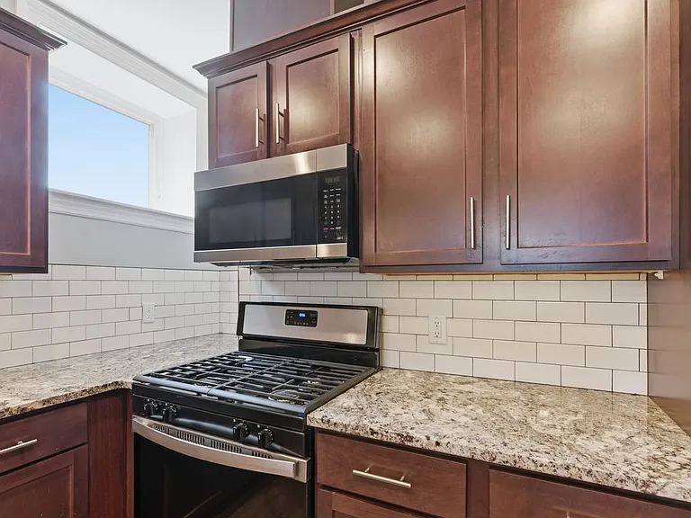 18 N Union Ave #5 — Photo 4