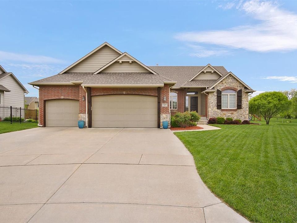 1st image of 843 N Crescent Lakes Pl