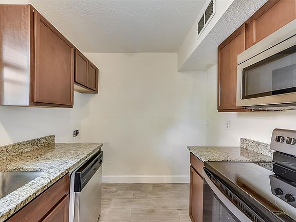 5th image of 1049 Eastwood Dr