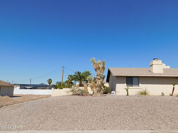 2nd image of 3241 Newport Dr