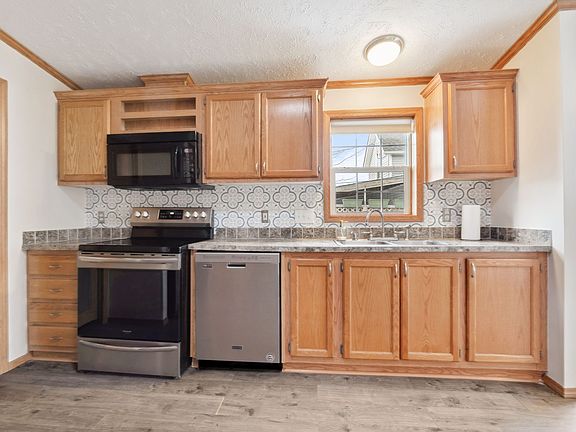 5th image of 3671 Park St