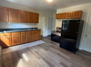 563 Willow St APT 3R, Woonsocket, RI 02895