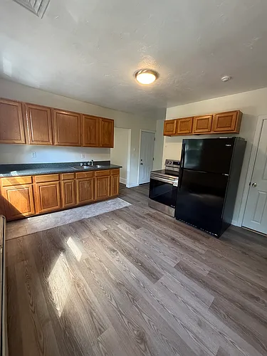 563 Willow St #3R Photo 1