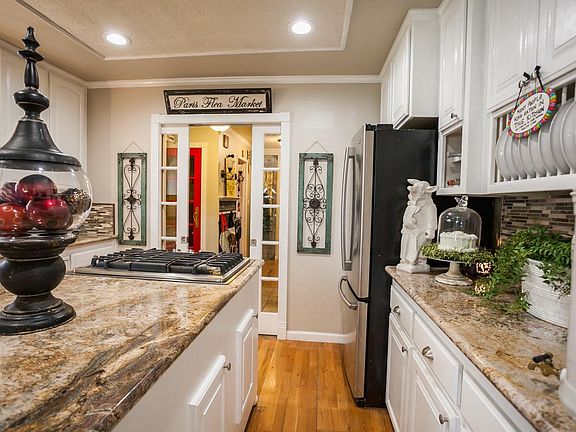 5th image of 2312 Beachwood Dr