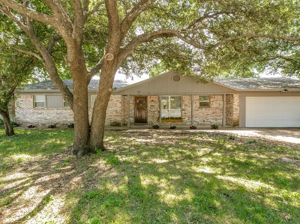 7400 Christopher Ct, North Richland Hills, TX 76180