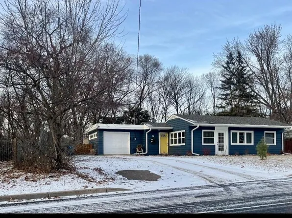 9 West Rd, Circle Pines, MN 55014