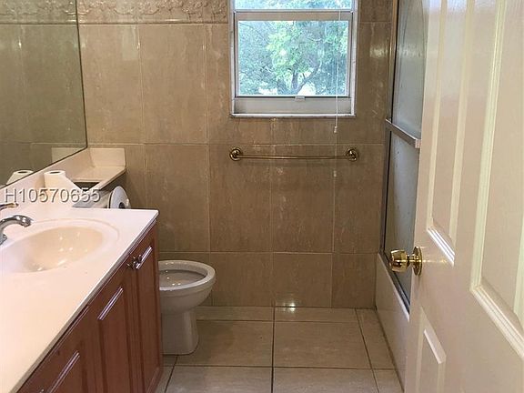 5th image of 3015 Bogota Ave