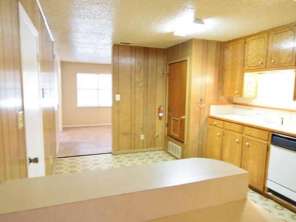 5th image of 101 E Lorrie Ave