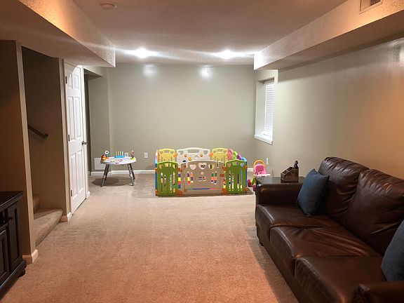 4th image of 1011 Tamarisk Dr