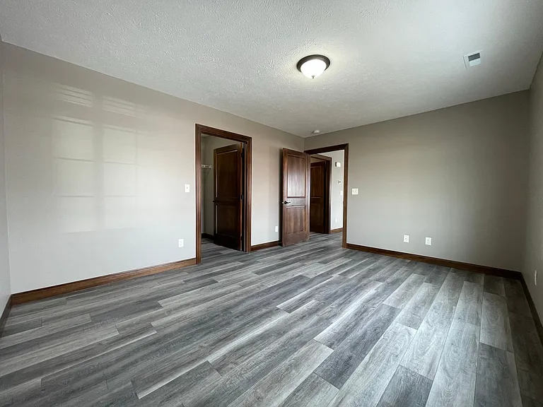 2103 W 38th St — Photo 5