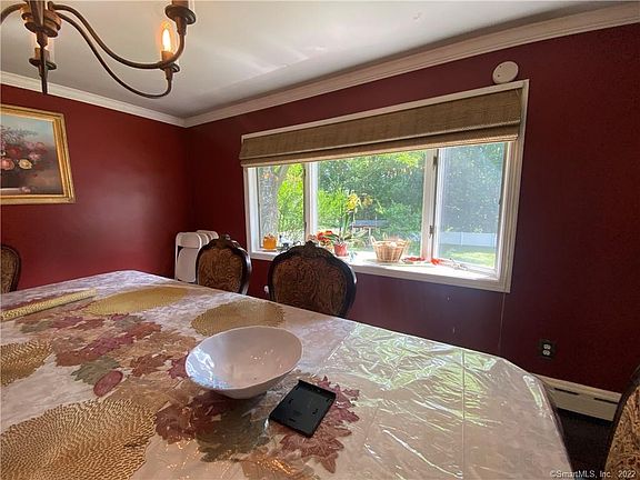4th image of 8 Old Orchard Ln