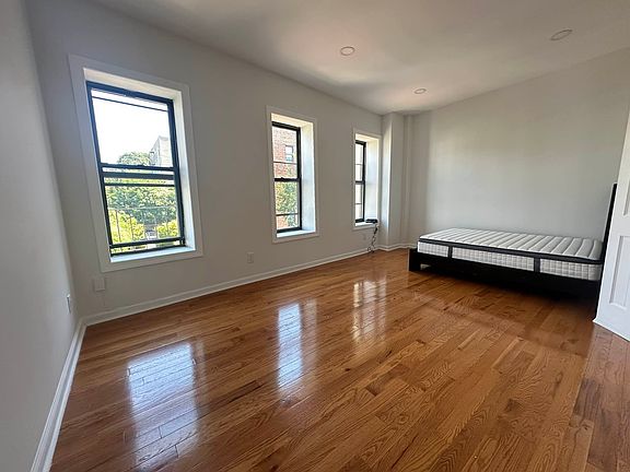 3rd image of 671 Flatbush Ave Floor 3