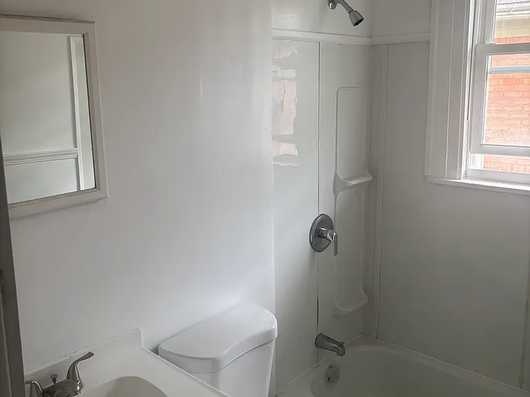 2411 W Grand Blvd #6 — Photo 2