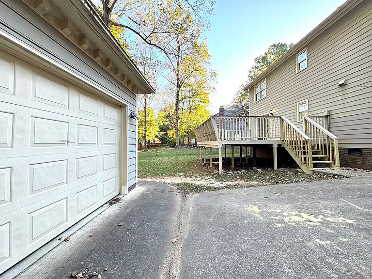 2015 Warwickshire Dr — Photo 25