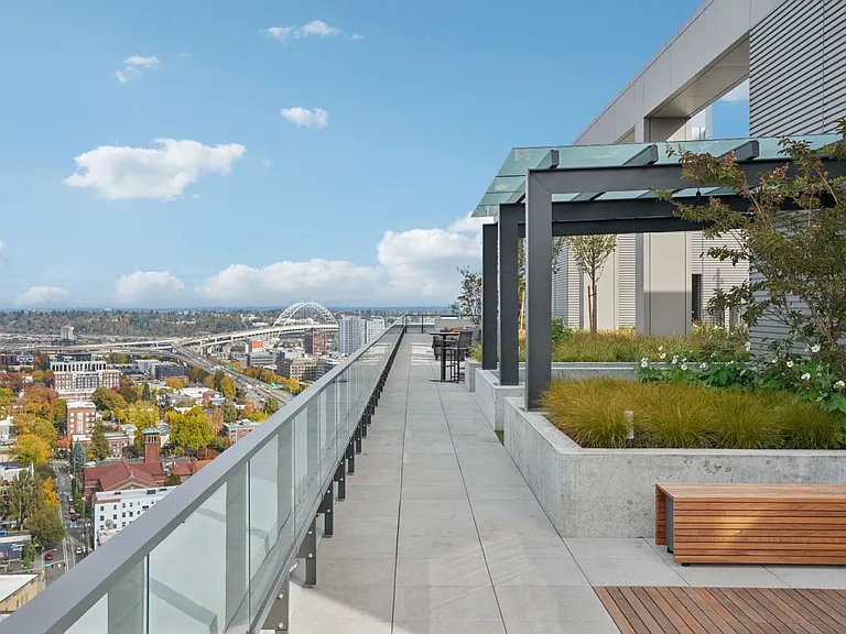 Byline Apartments — Photo 31