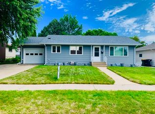 1907 Assumption Dr, Bismarck, ND 58501