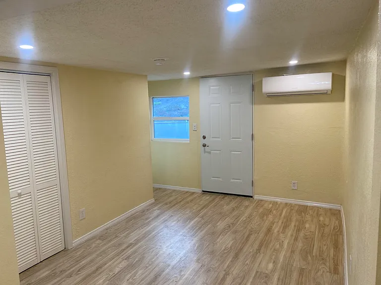 2221 Gold Ave #B — Photo 2
