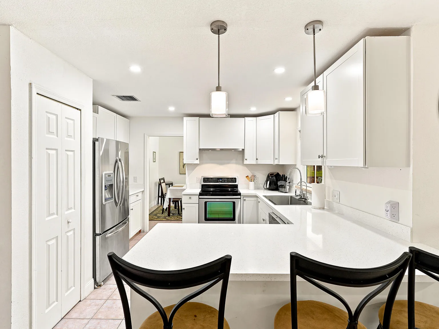 3 bed, 4.0 bath, 2848 sqft, $3,800 — Photo 3