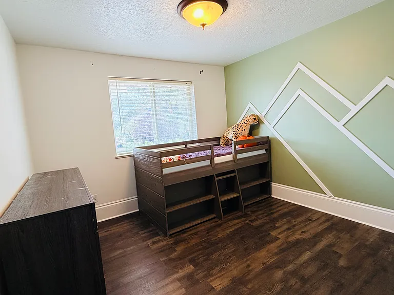 229 E 200 N #4 — Photo 11