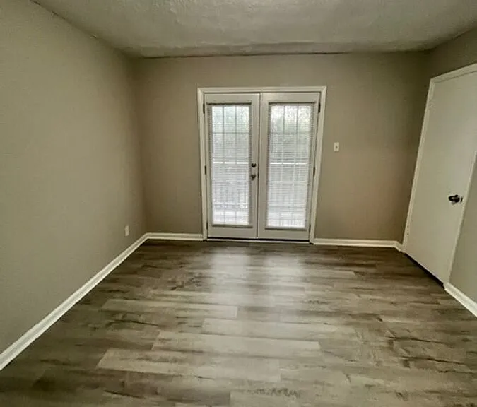 2021 Cambridge Dr #11 — Photo 6