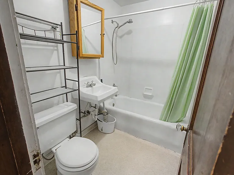 407 W Green St #2 — Photo 10
