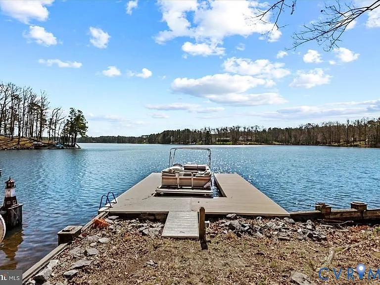 686 Lake Caroline Dr — Photo 14