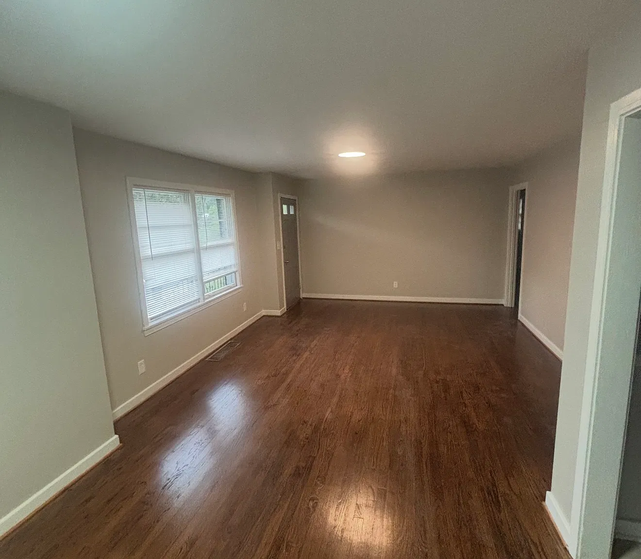 3 bed, 1079 sqft, $1,300 — Photo 3