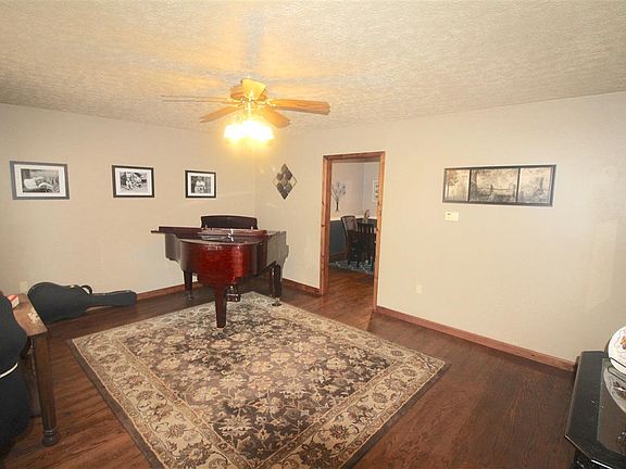 2nd image of 608 East St