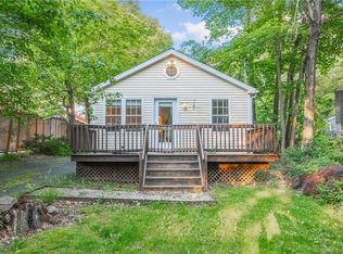 138 Woodland Rd, Guilford, CT 06437