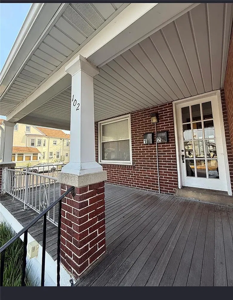 1 bed, 1.0 bath, 1000 sqft, $1,495 — Photo 2